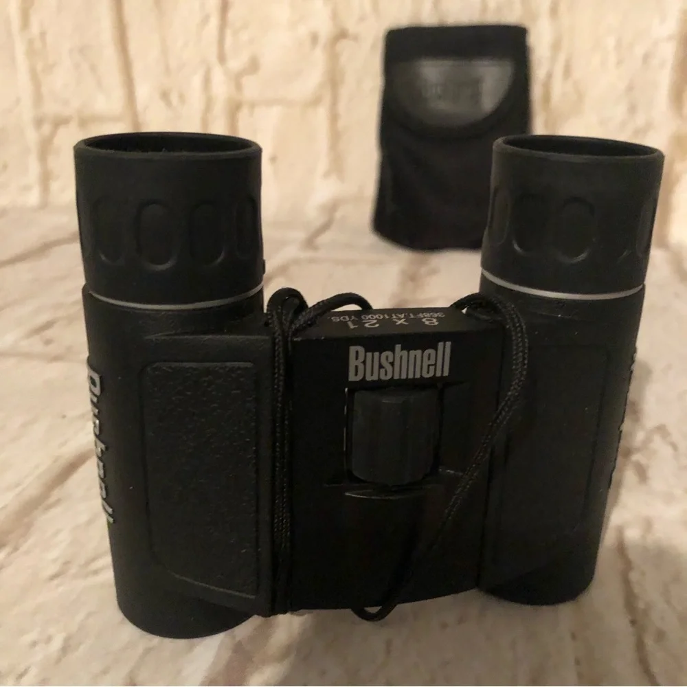 Bushnell Binoculars Black Case 8 X 21 368 ft at 1000 Yards Golf Football Sport